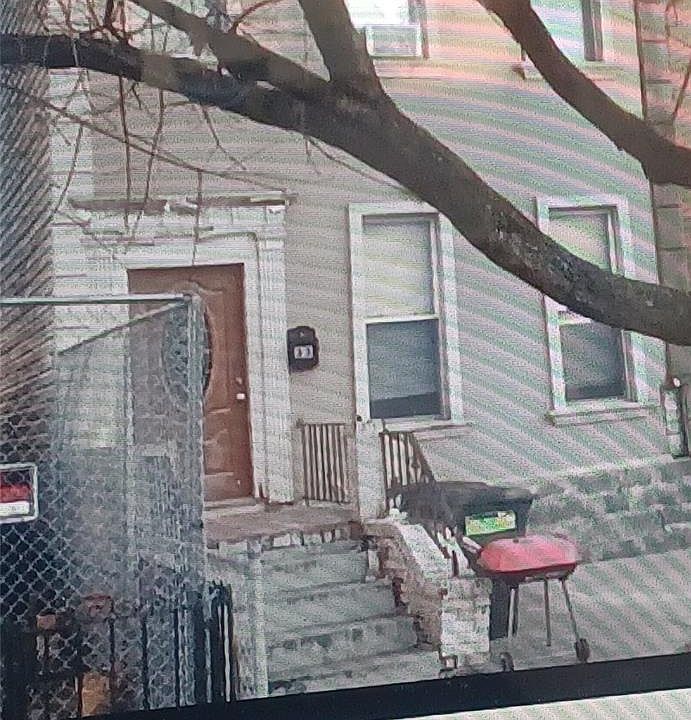 2nd image of 33 Essex Street