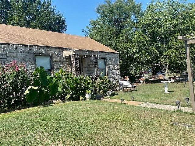 2nd image of 119 NE Bell Dr