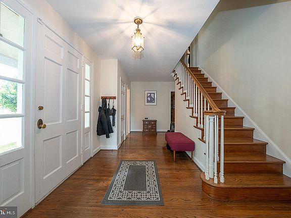 3rd image of 536 Conestoga Rd