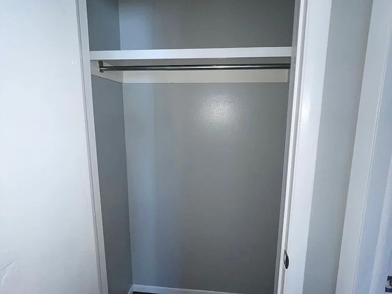 Parklane Apartments — Photo 11