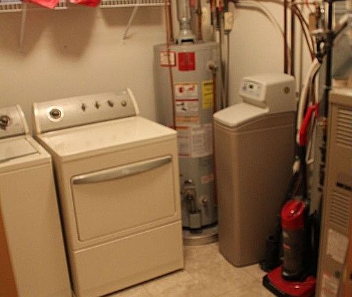 UPPER LEVEL LAUNDRY