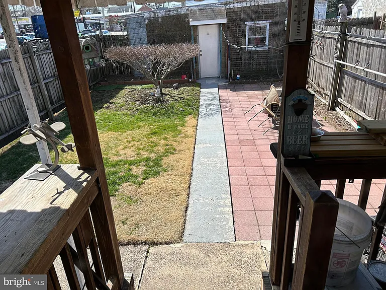 1049 Genesee St — Photo 16