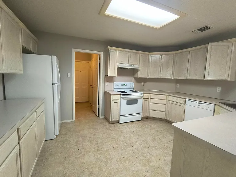 4302 Pinon Ridge Dr — Photo 3