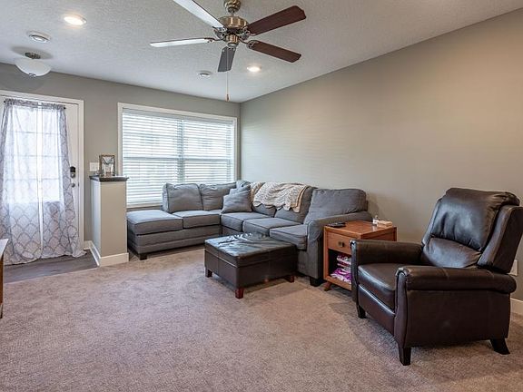 5th image of 11563 Woodside Dr N