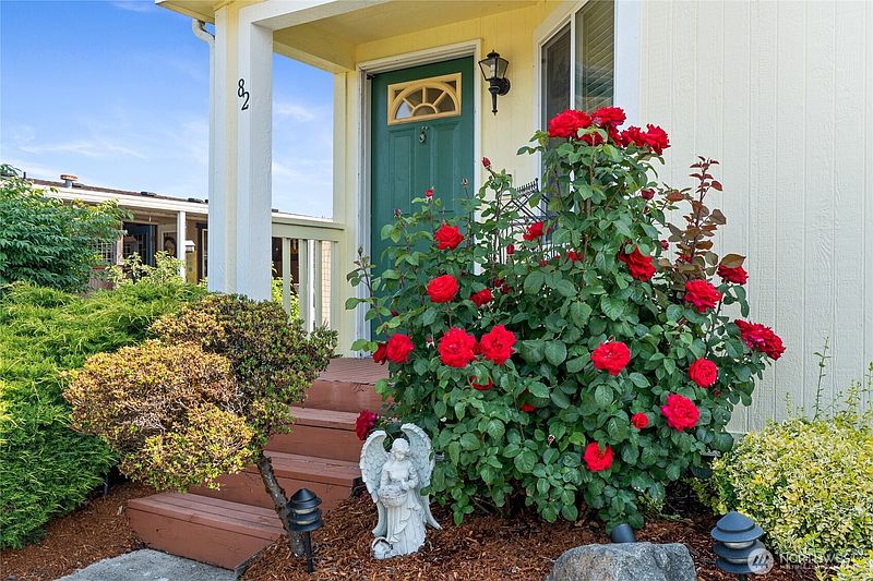 3rd image of 836 Harman Way S #82
