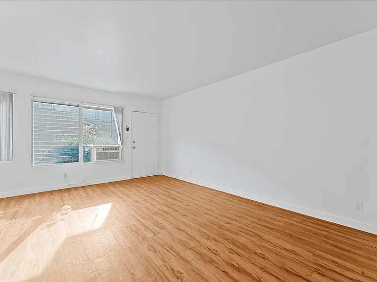 6114 Cahuenga Blvd #3 — Photo 6