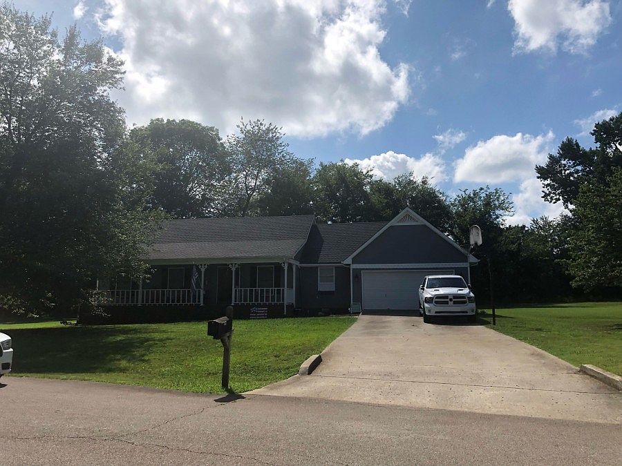 1st image of 105 Lindsey Ln