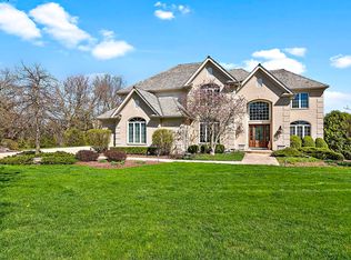 36W525 Michael Ct, Saint Charles, IL 60175