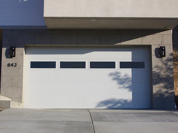 3rd image of 842 Combes Ave