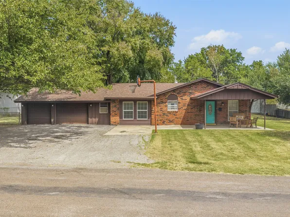 1206 E Schmid St, Wynnewood, OK 73098