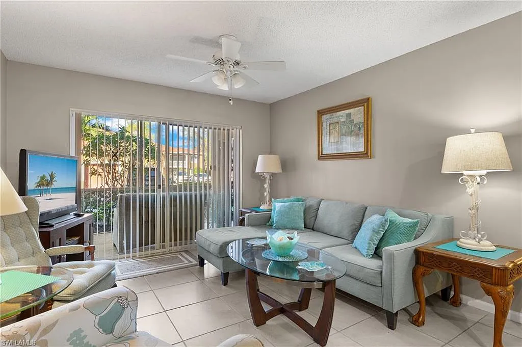 2 bed, 2.0 bath, 1201 sqft, $1,900 — Photo 4