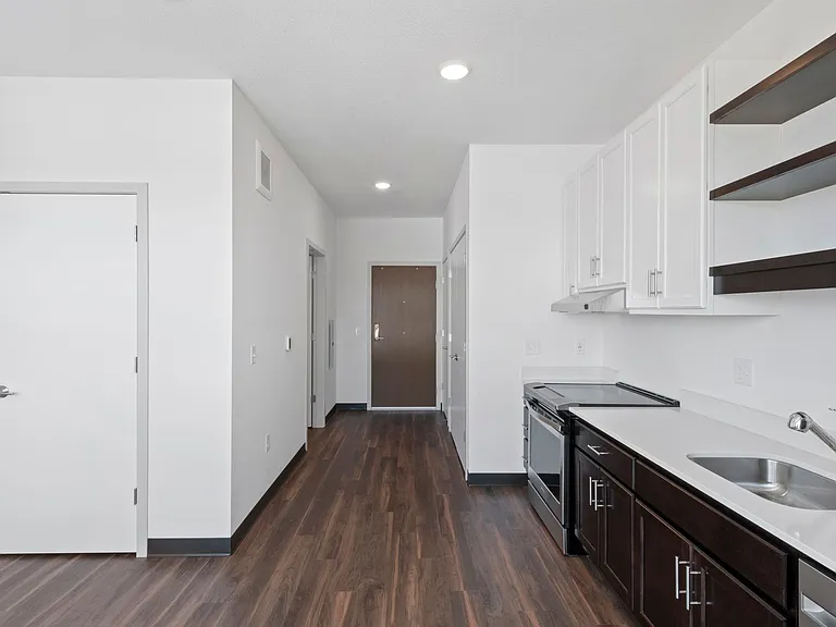 Blaise Apartments — Photo 38
