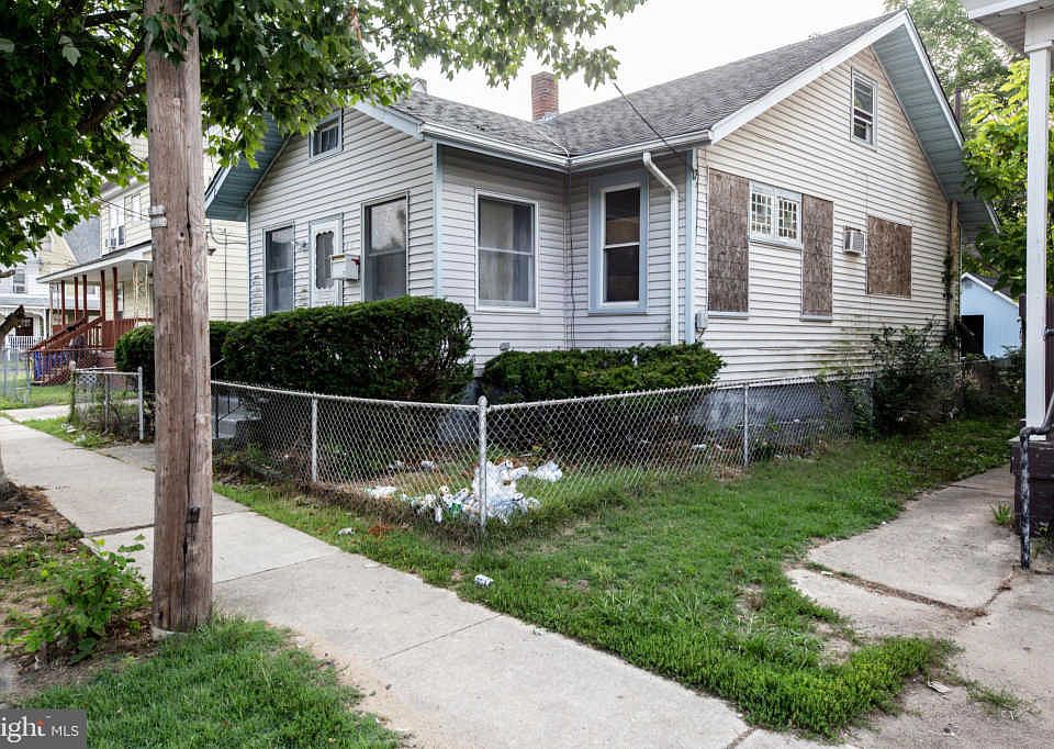 1st image of 205 W McNeal St