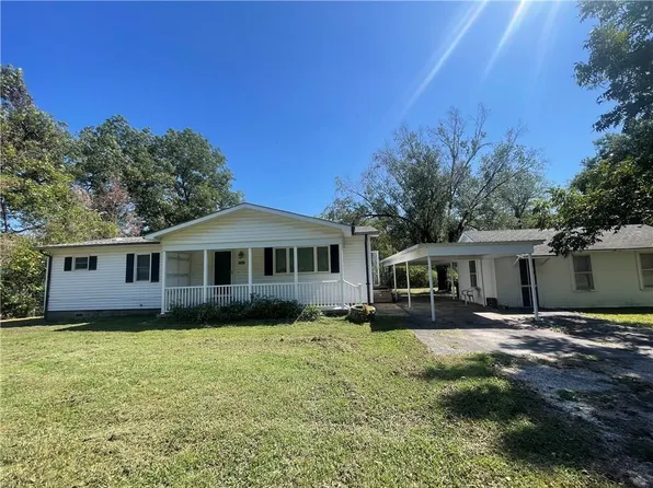 321 N 2nd St, Chetopa, KS 67336