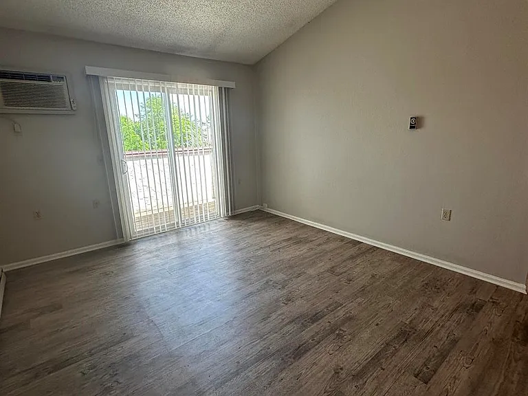 Sycamore Gardens Apartments — Photo 12