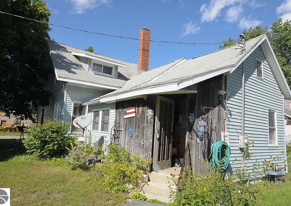 1st image of 139 W Bremer St