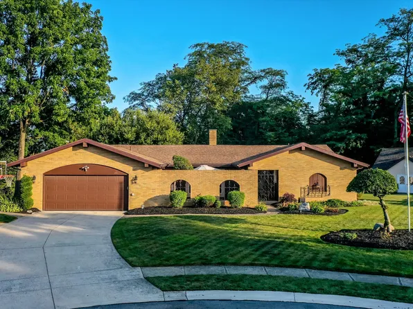 1317 Pinetree Pl, Sidney, OH 45365