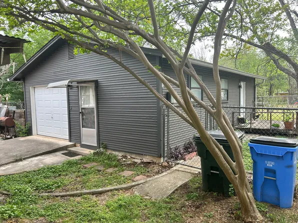 507 N San Marcos St #B, Seguin, TX 78155