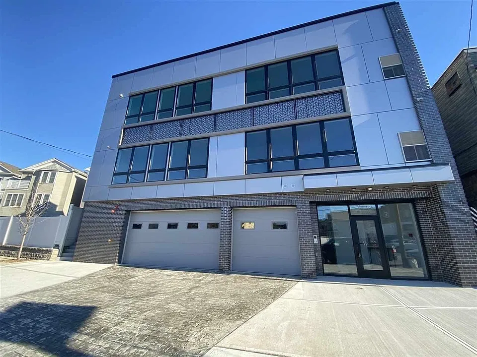 128 Kennedy Blvd #302