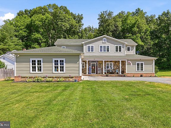 3rd image of 59 Howards Ln