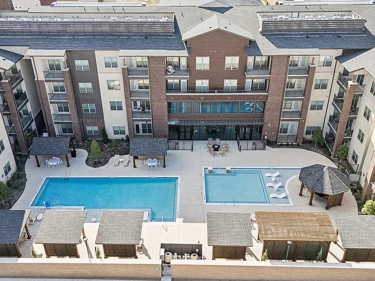 Wildwood Luxury Urban Homes — Photo 31
