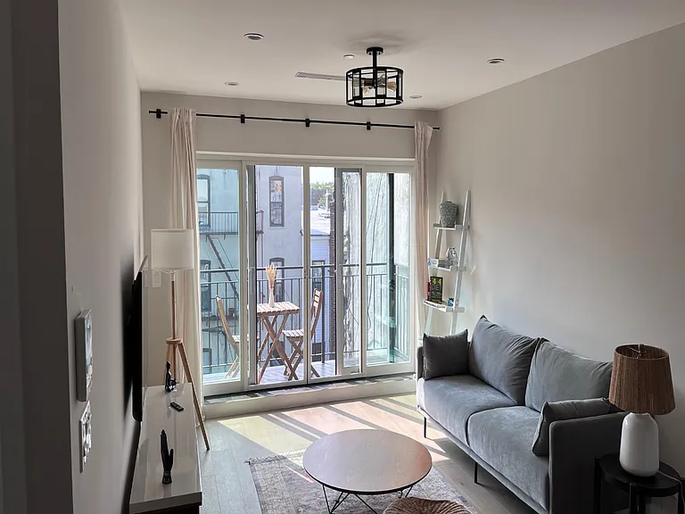 1390 Putnam Ave #4R — Photo 1