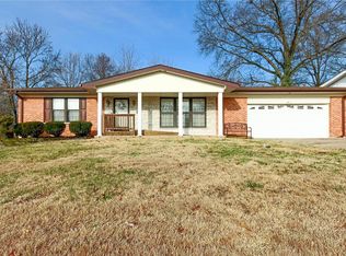 13935 Le Sabre Dr, Florissant, MO 63034