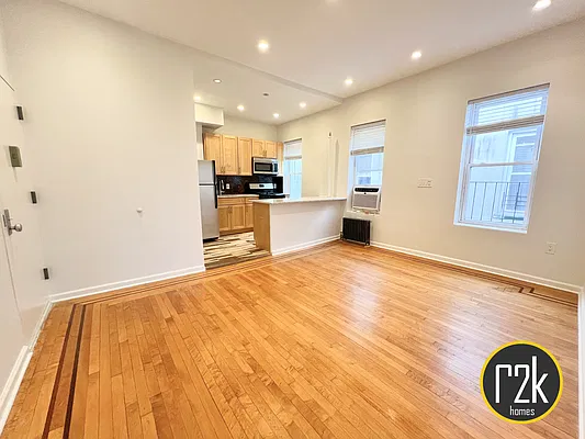 Rented by Realty 2000 Corp | media 1