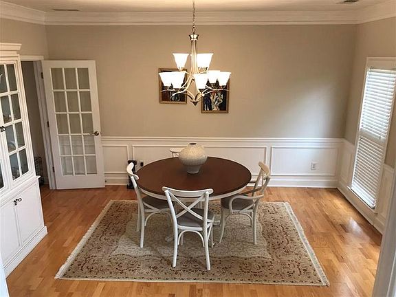 2nd image of 2241 Glenridge Dr