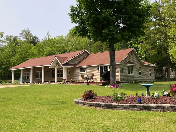 10347 Wheeling Rd, Carp Lake, MI 49718