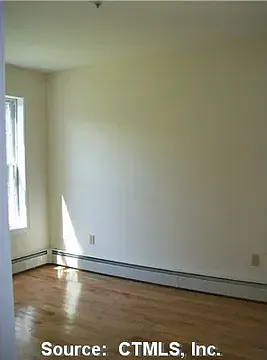 3 bed, 1300 sqft, $2,200 — Photo 4