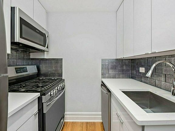 3rd image of 132-40 Sanford Ave #5K