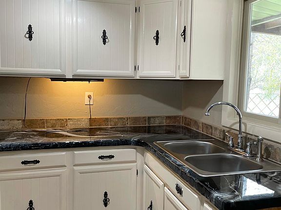 3rd image of 455 E 24th St