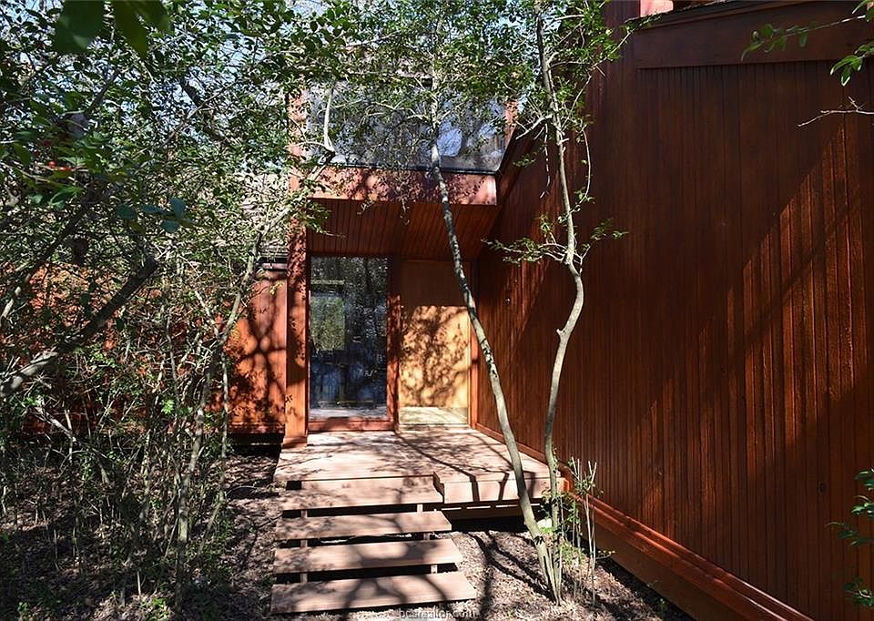 1st image of 1014 Madera Cir