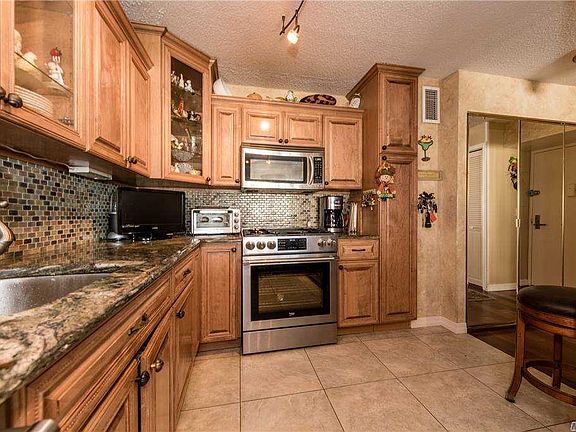 3rd image of 170 W Broadway APT 4A