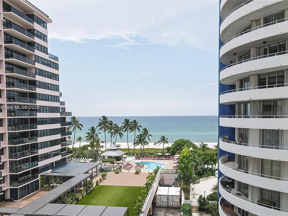 5161 Collins Ave #812