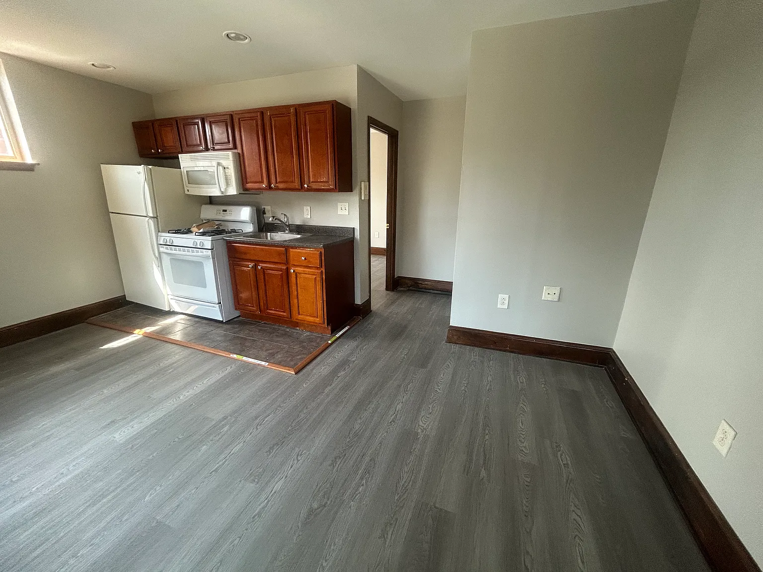 1 bed, 750 sqft, $1,050 — Photo 1