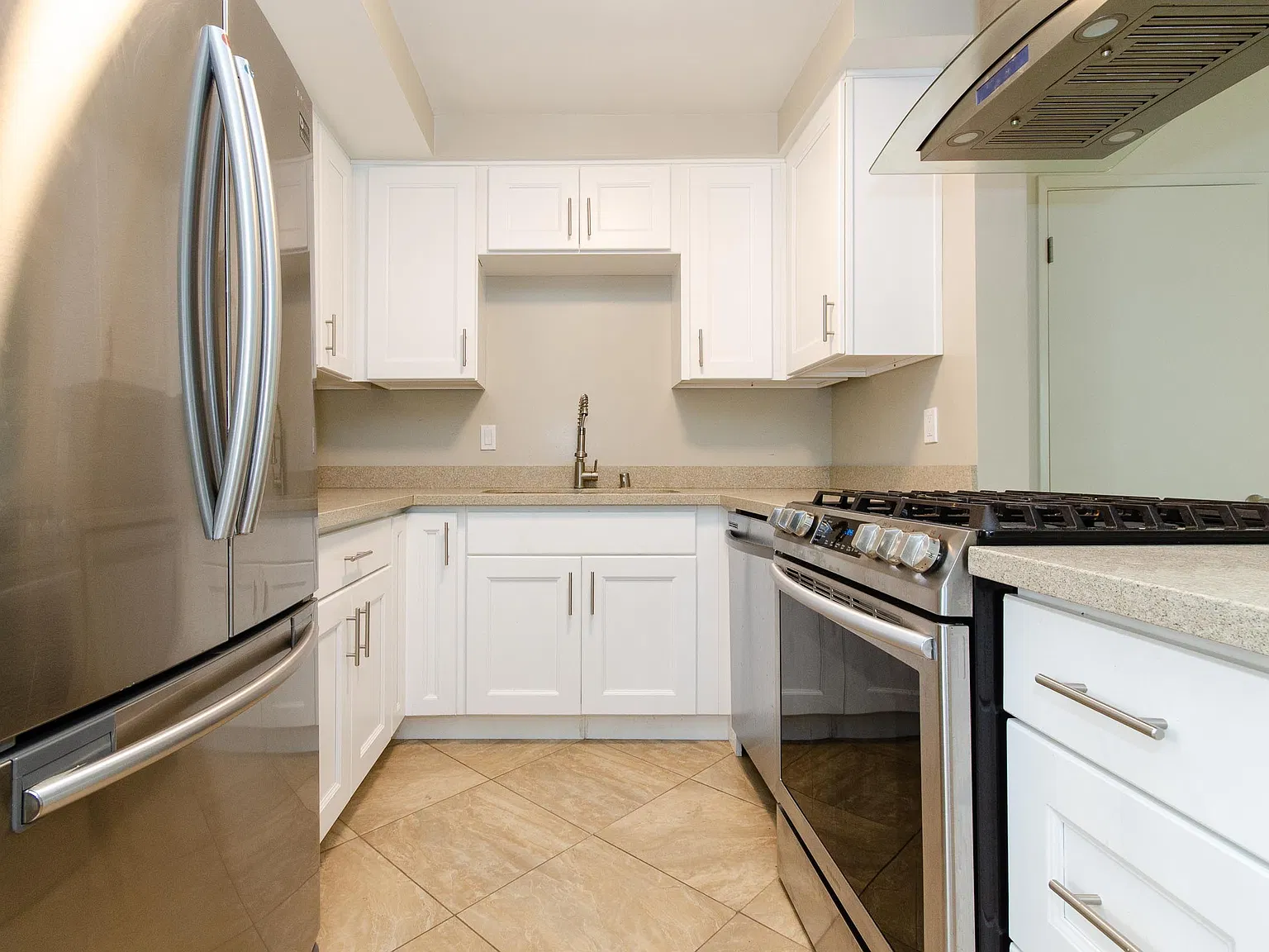 2 bed, 910 sqft, $2,995 — Photo 4