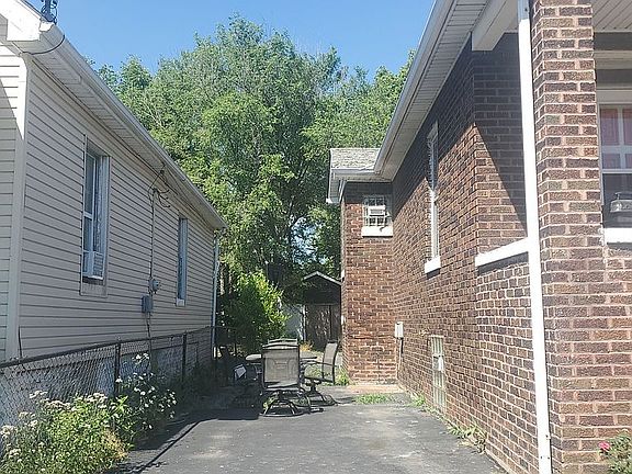 2nd image of 2425 Cleveland Ave