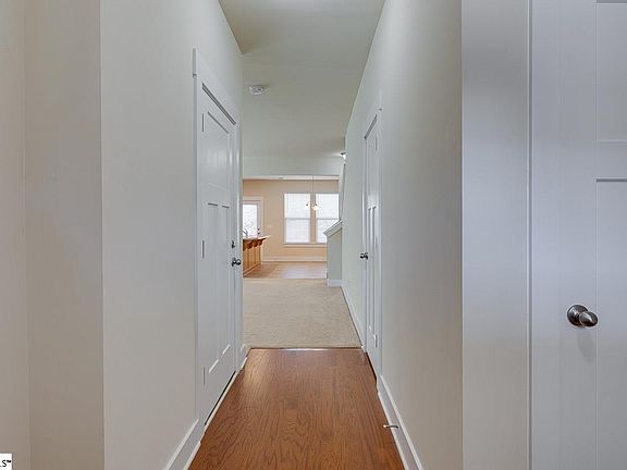 4th image of 317 Hague Dr
