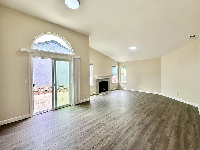 9320 Trenholm Dr — Photo 3