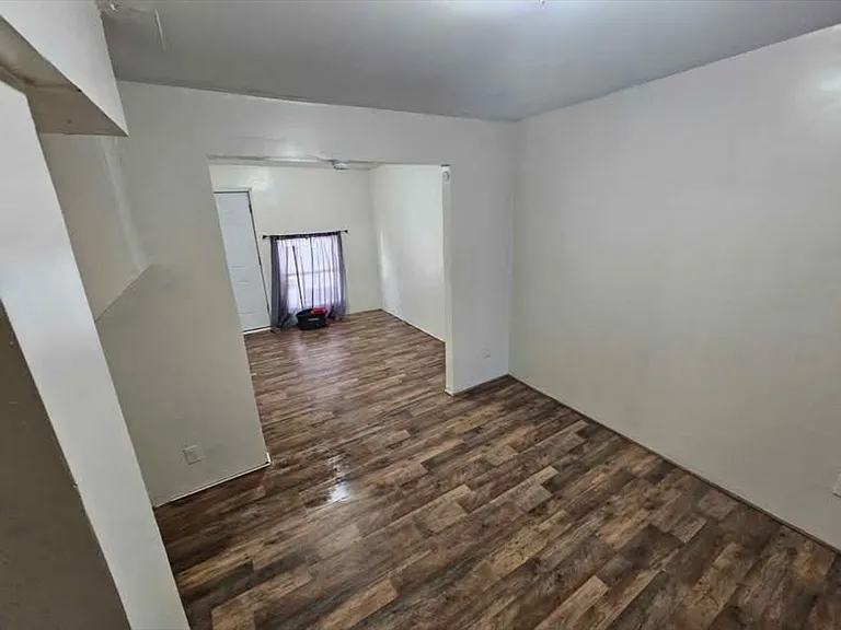 321 N Vine St — Photo 5