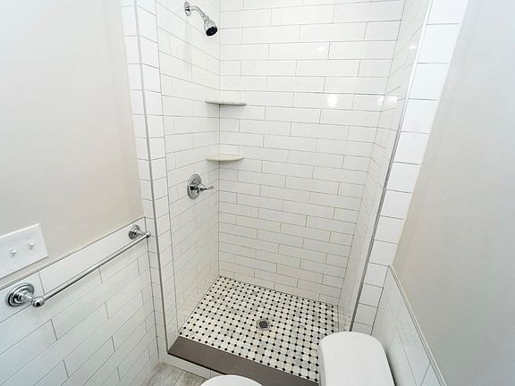 5th image of 420 Saint Pauls Ave #1R
