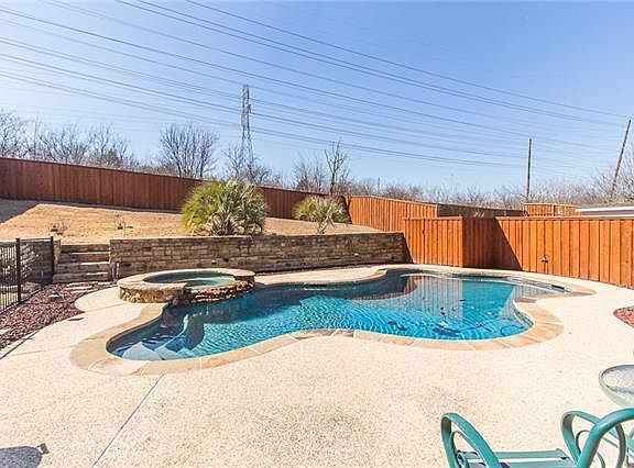 2nd image of 9419 Vista Cir