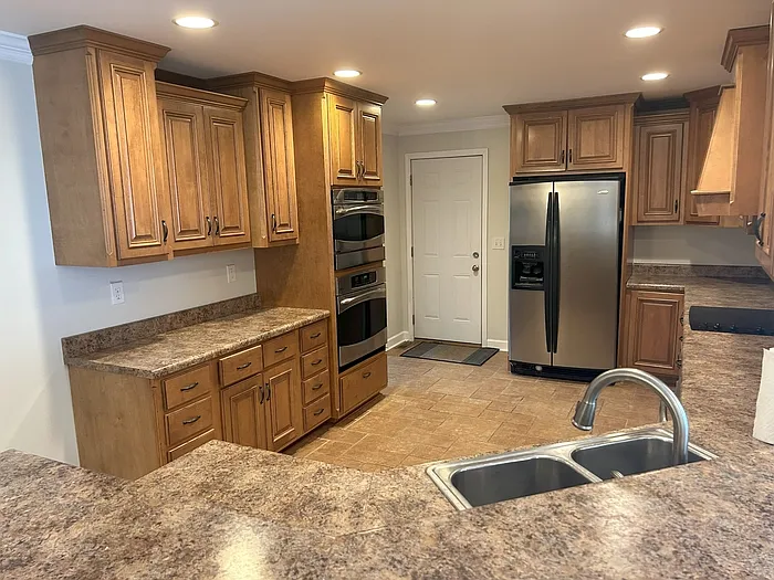 3 bed, 2.0 bath, 2214 sqft, $2,400 — Photo 3