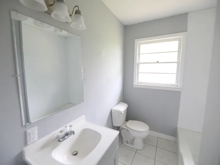 810 King Circle Dr — Photo 6