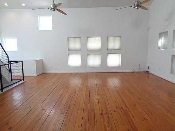 5th image of 117 Willard St