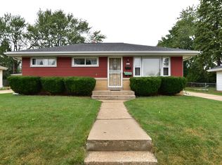 8818 W Monrovia Ave, Milwaukee, WI 53225