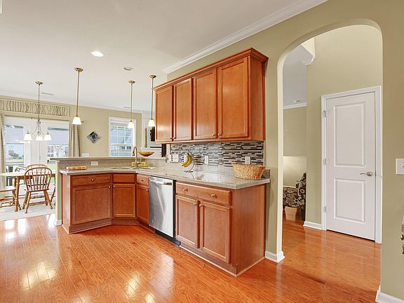 5th image of 576 Lune Court