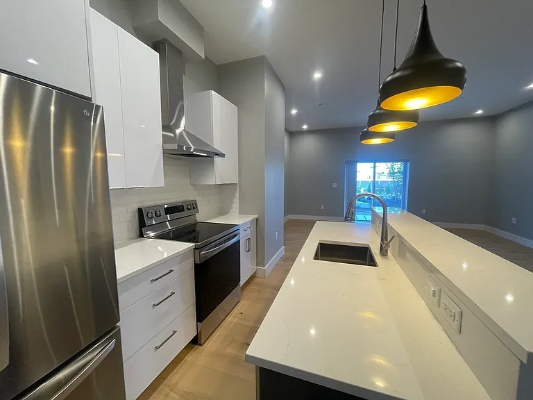 60 Cross St E #220 — Photo 5